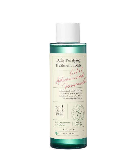 Een fles met witte dop en groene hals. Opschrift: Daily Purifying Treatment Toner, Advanced Formula. AXIS-Y.