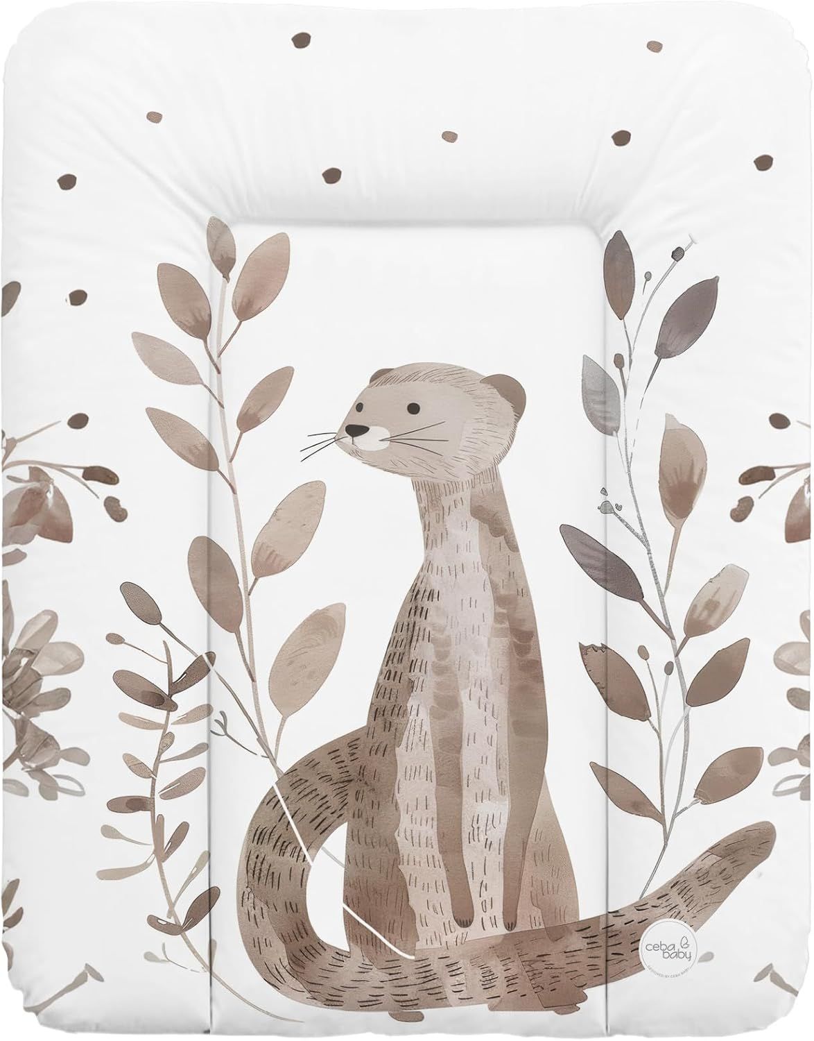 Verschoonkussen met otterillustratie en plantenpatroon. Witte achtergrond. Ceba Baby-logo rechtsonder.