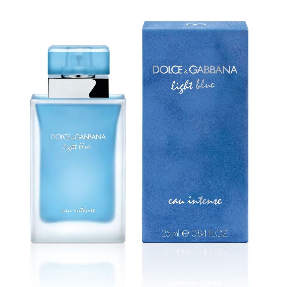 Lichtblauwe parfumfles en doos. Opschrift: Dolce & Gabbana Light Blue Eau Intense. Fles met zilveren dop.