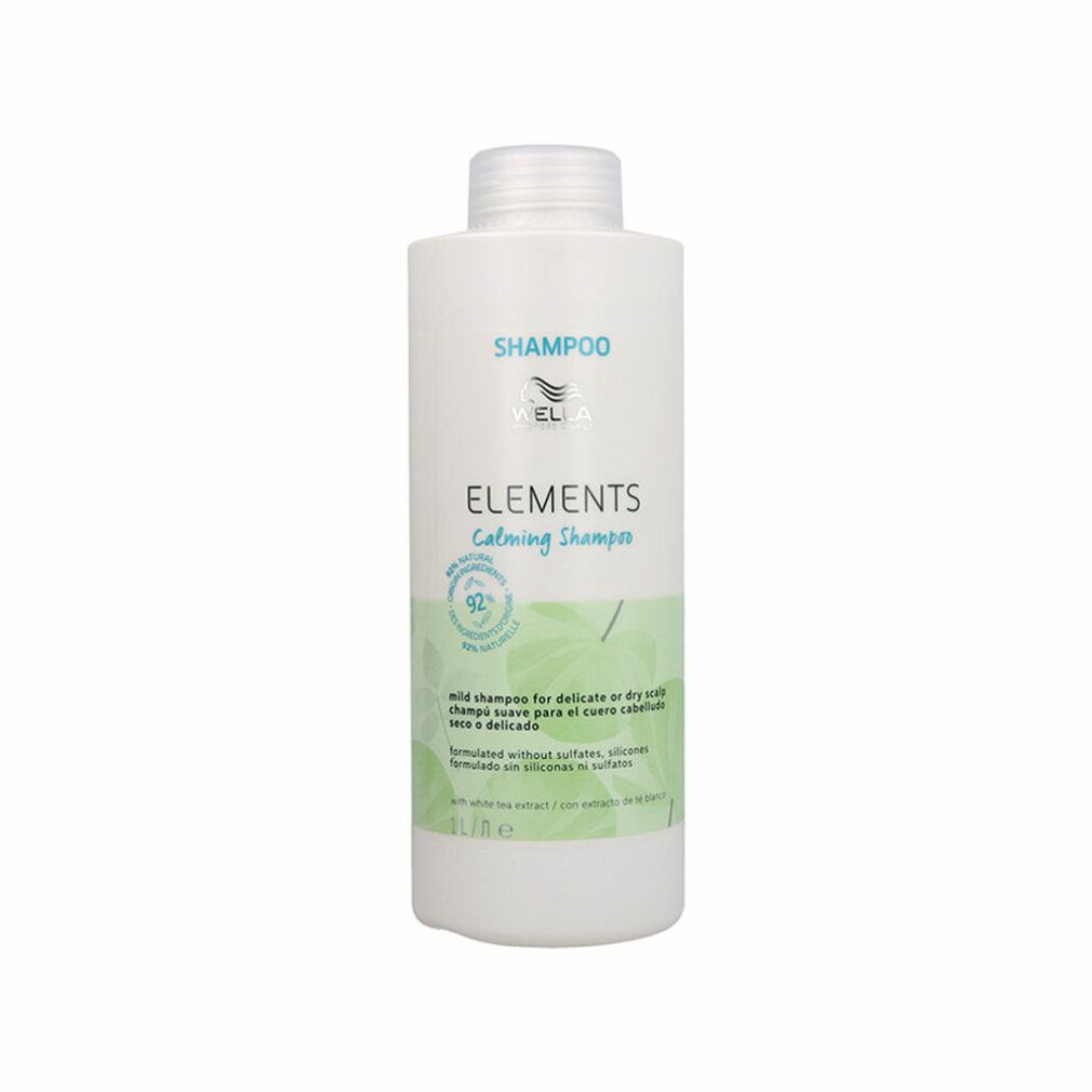 Witte shampoo fles. Opschrift: SHAMPOO, WELLA, ELEMENTS Calming Shampoo. Voor gevoelige hoofdhuid. 92% natuurlijke ingrediënten.