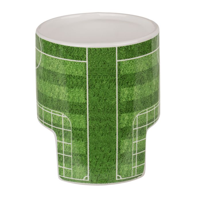 Kleine beker met voetbalveld ontwerp. Groene graslook met doel en witte veldmarkeringen.