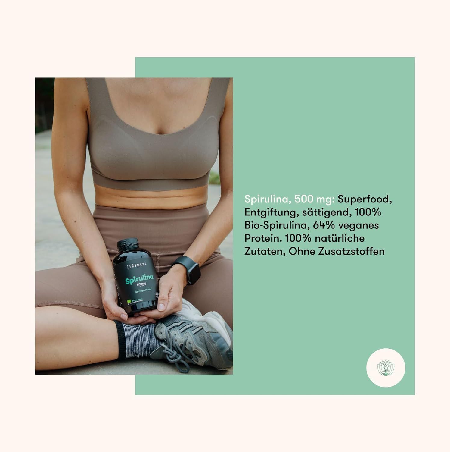 Femme assise avec une bouteille de spiruline. Texte : Spiruline, 500 mg : Superaliment, détoxifiant, rassasiant, 100% spiruline bio.