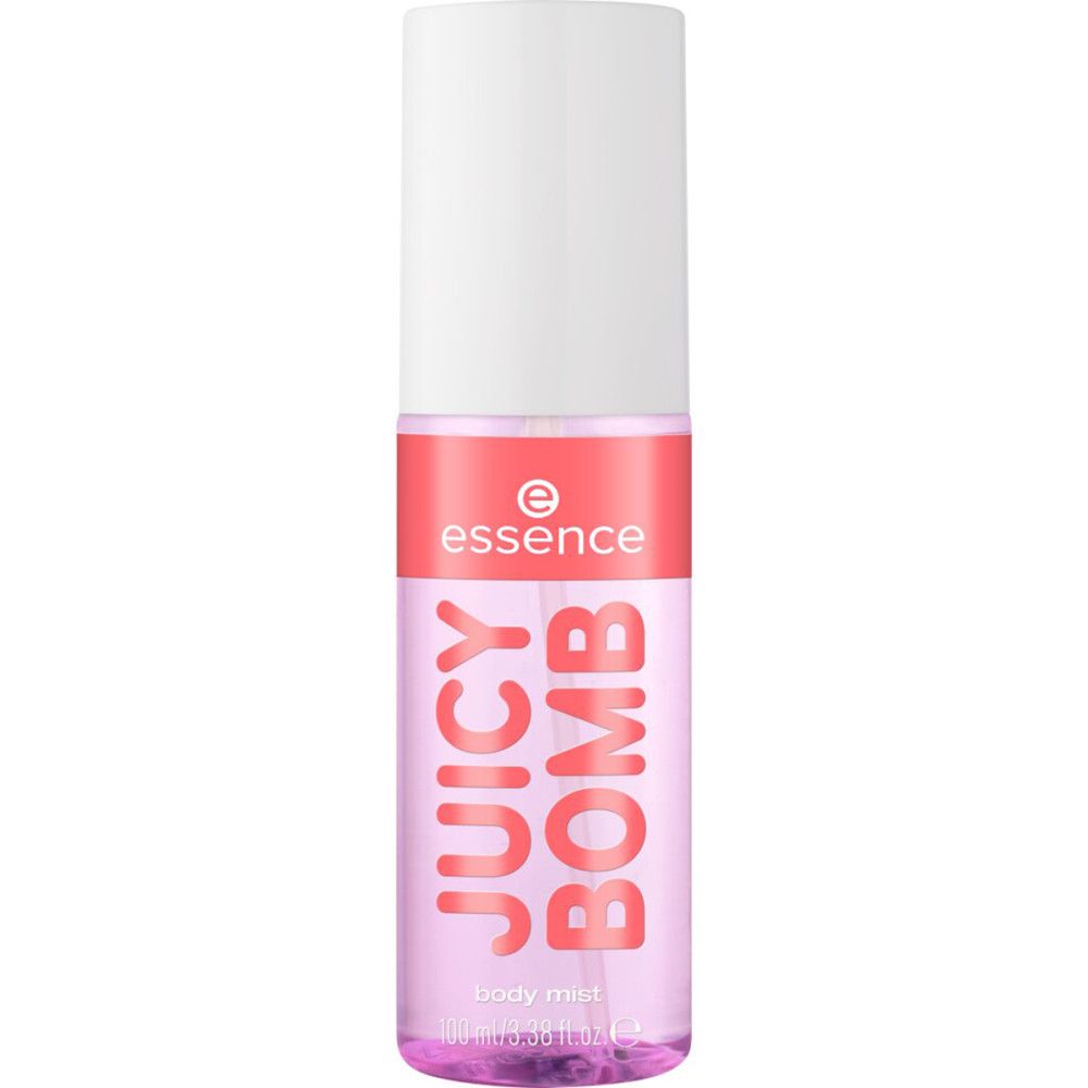 Roze body mist fles. Witte spraykop, roze label met tekst "JUICY BOMB" en logo. Transparante container.