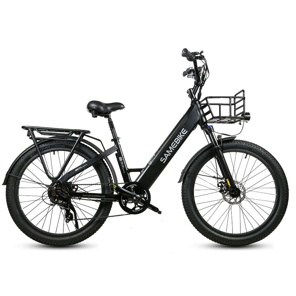 Vélo électrique noir Samebike avec panier, porte-bagages, garde-boue et pneus larges. Marque Samebike.