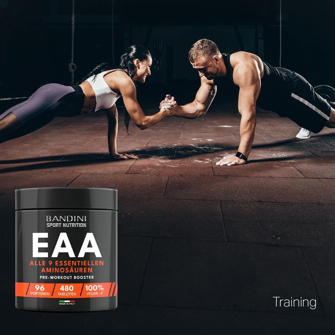 Bandini EAA Aminosäuren Komplex Tabletten-pot. Zwarte pot met oranje etiket. Twee mensen trainen samen.