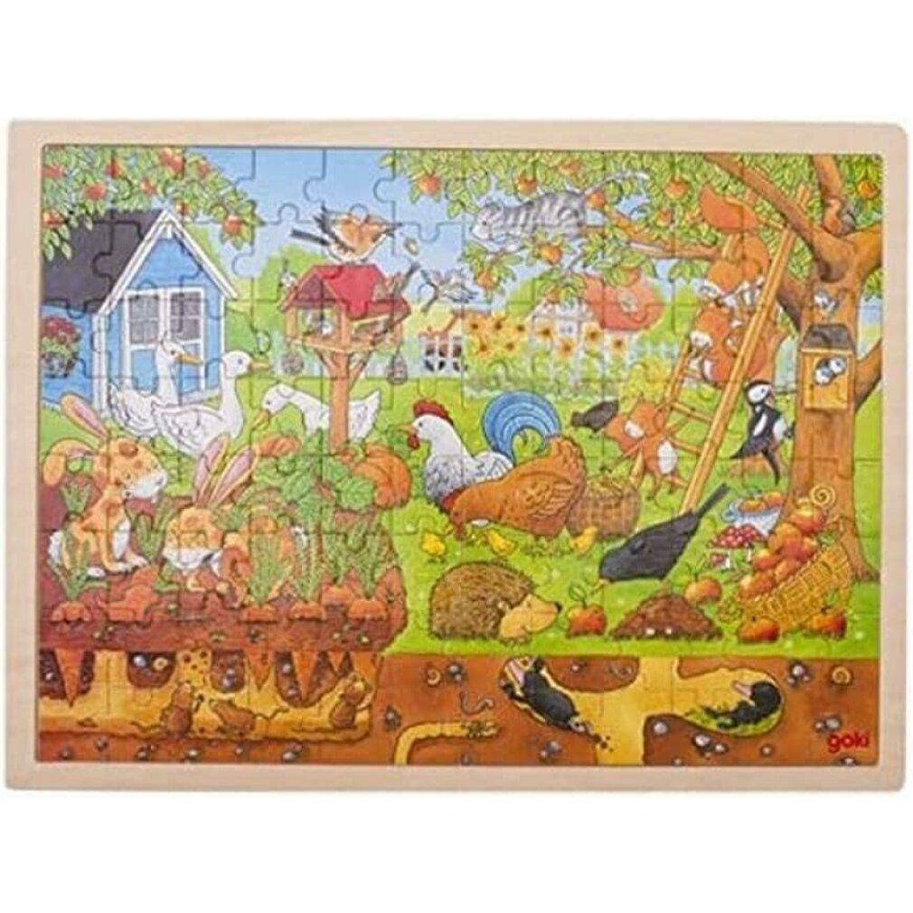 Houten puzzel met tuinmotief. Rechthoekige vorm, kader. Dieren en planten in scène gezet. Goki-logo rechtsonder.