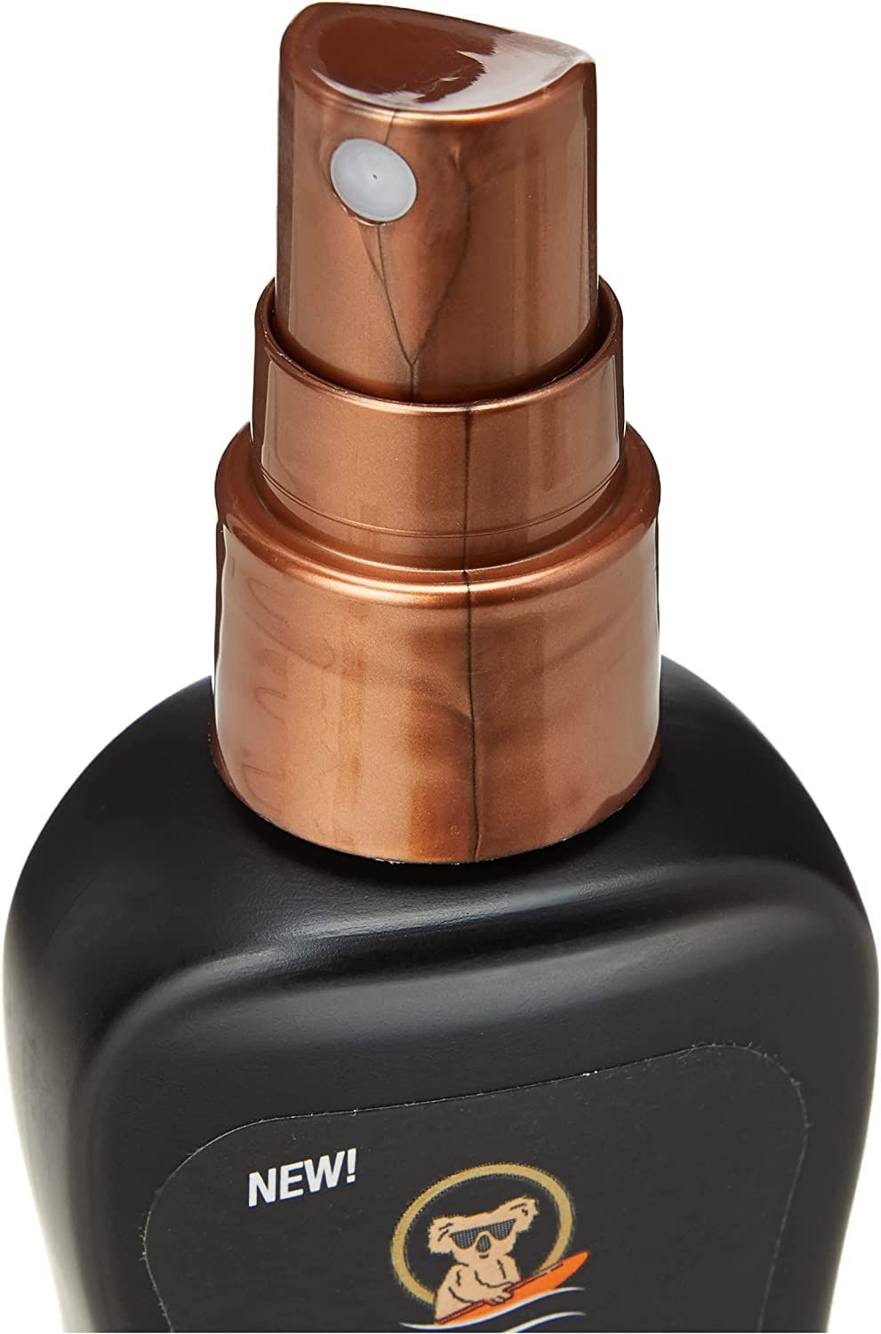 Gros plan sur le pulvérisateur d'un flacon de spray solaire noir. Pulvérisateur marron avec bouton de pulvérisation blanc.