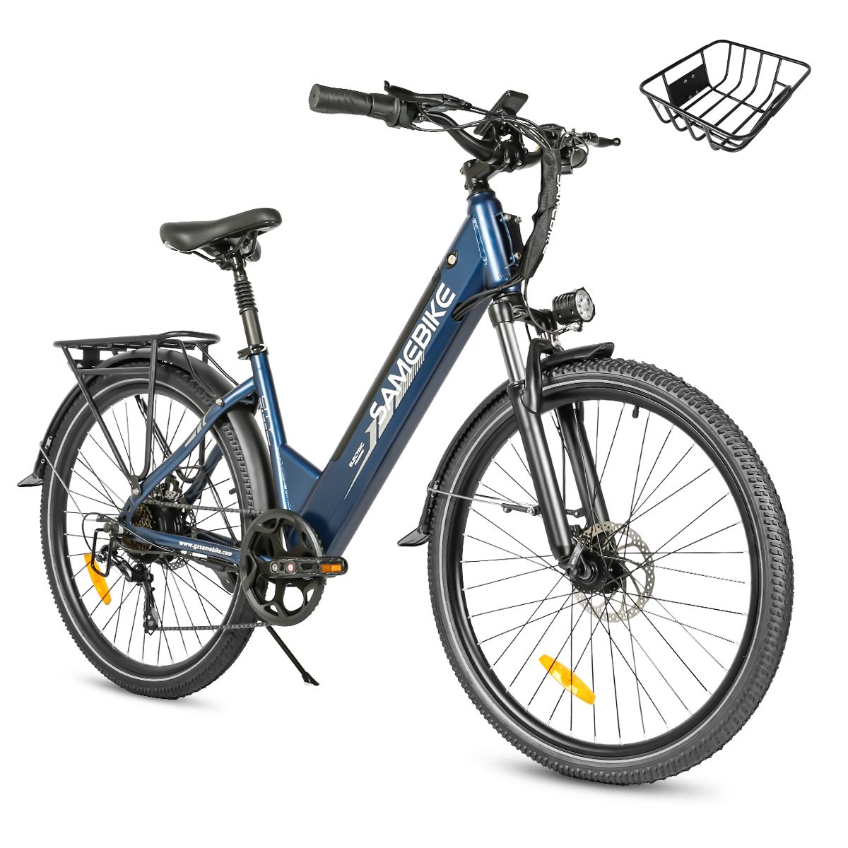 Blauwe e-bike met mand. Merk SAMEBIKE. Zwarte banden, spatborden, bagagedrager. Koplamp en achterlicht.