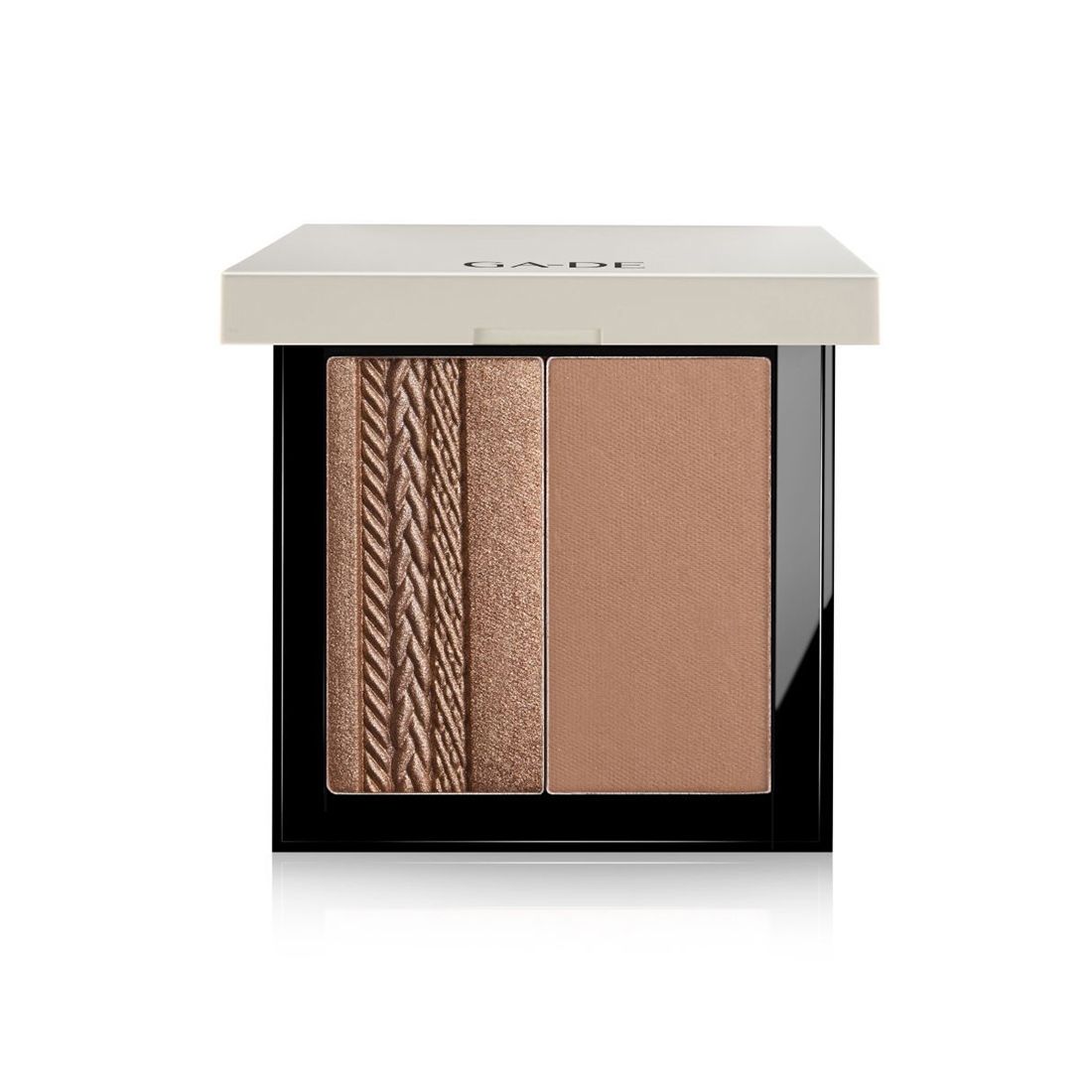 Blush contouring Ga-De Velveteen. Compact de maquillage avec trois teintes. Couvercle avec logo de la marque. Cadre noir.