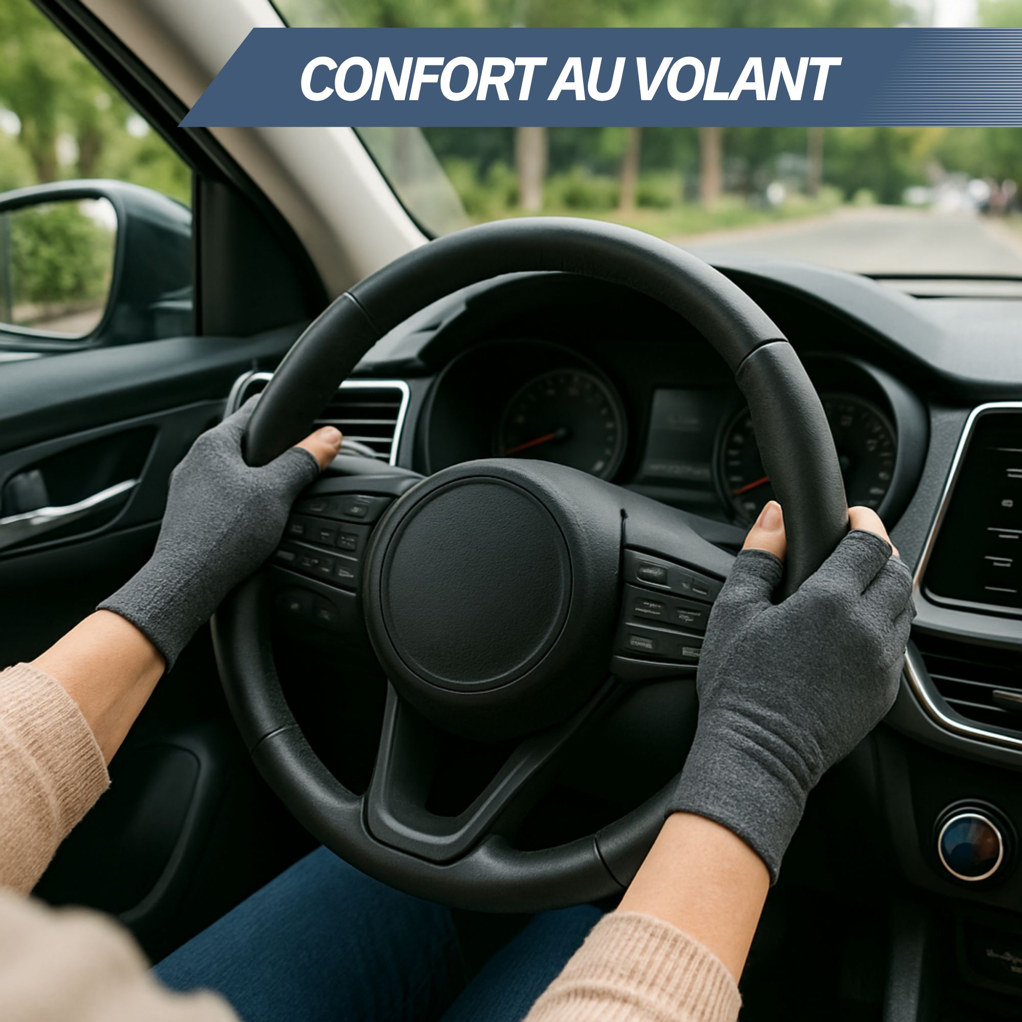 Personne au volant portant des gants sans doigts pour le confort de conduite.