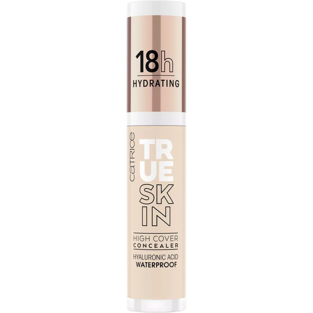 Tube de correcteur avec inscription : TRUE SKIN, HIGH COVER CONCEALER, HYALURONIC ACID, WATERPROOF. Hydratation 18h.