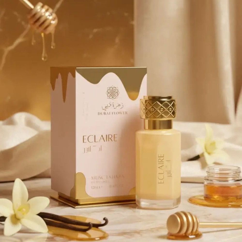 Parfumfles en verpakking. Gouden dop, opschrift ECLAIR. Beige fles en doos met gouden accenten.