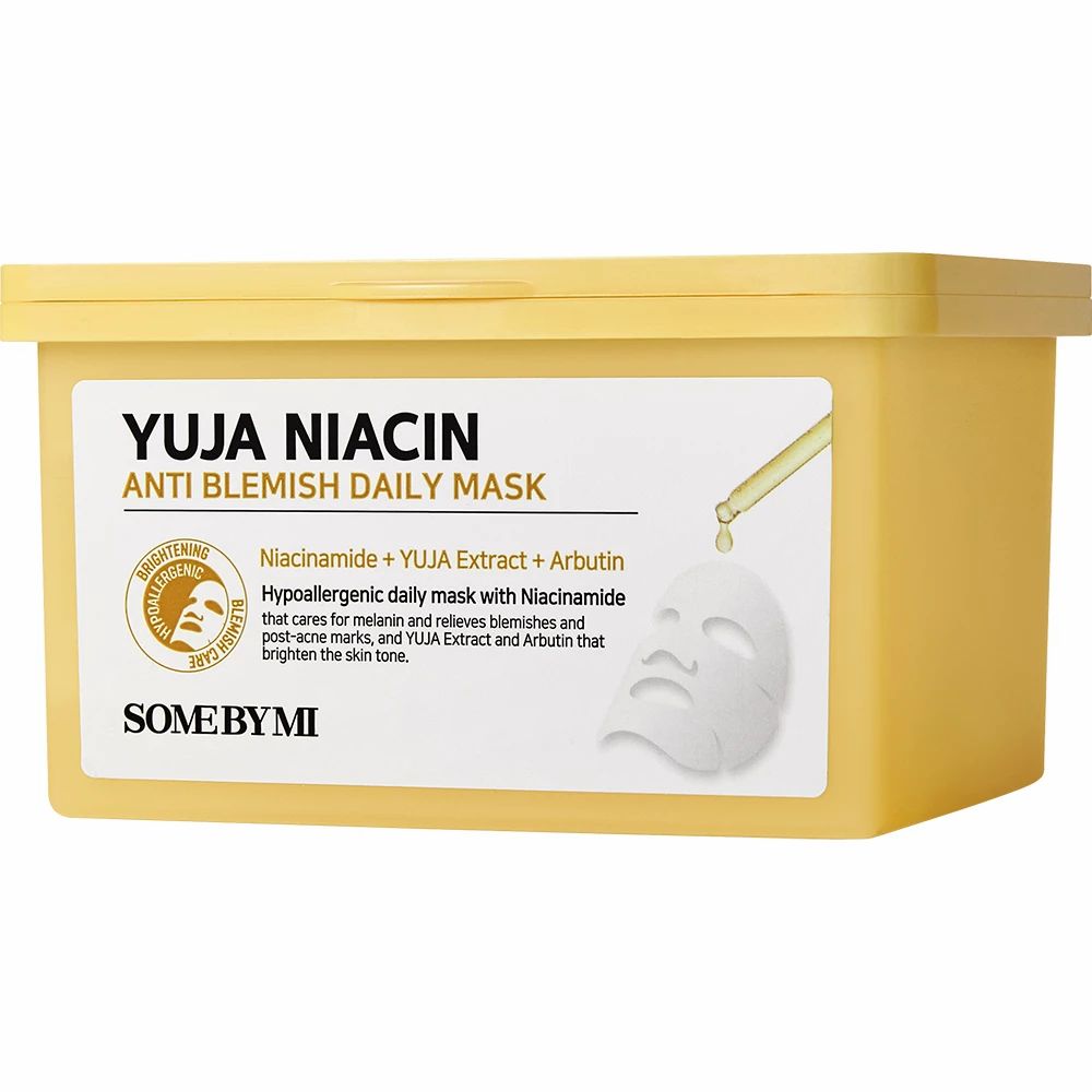 Gele maskerdoos. Opschrift: Yuja Niacin Anti-Blemish Daily Mask. Merk: SOME BY MI. Afbeelding van een gezichtsmasker.