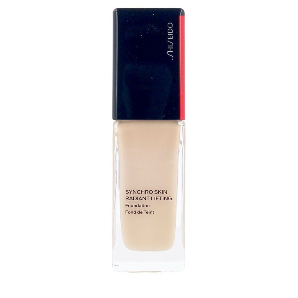 Flacon Shiseido Synchro Skin Radiant Lifting. Forme rectangulaire, base transparente, bouchon noir avec accent rouge. Texte.