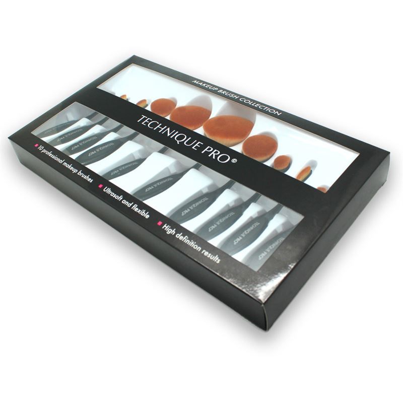 Set de pinceaux de maquillage dans un emballage noir. Contient 10 pinceaux avec manches noirs et poils bruns. Marque : TECHNIQUE PRO.