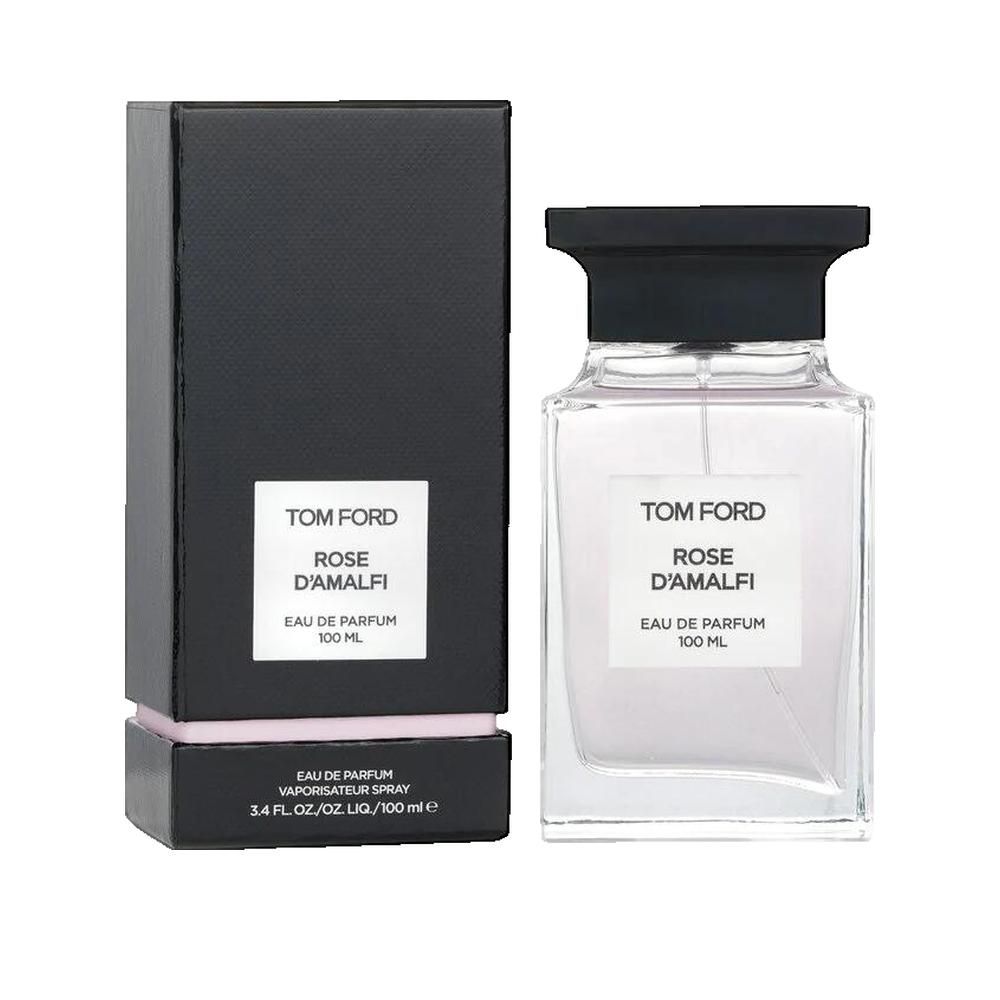 Parfumfles en verpakking. Zwarte dop, rechthoekige fles met wit etiket. Zwarte verpakking met witte tekst. "Tom Ford Rose D'Amalfi".