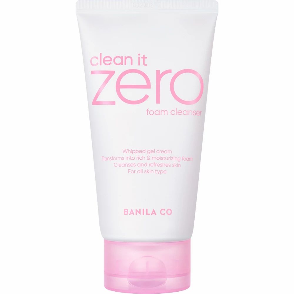Tube blanc avec détails roses et texte "clean it zero foam cleanser". Logo BANILA CO. Texte: Whipped gel cream.