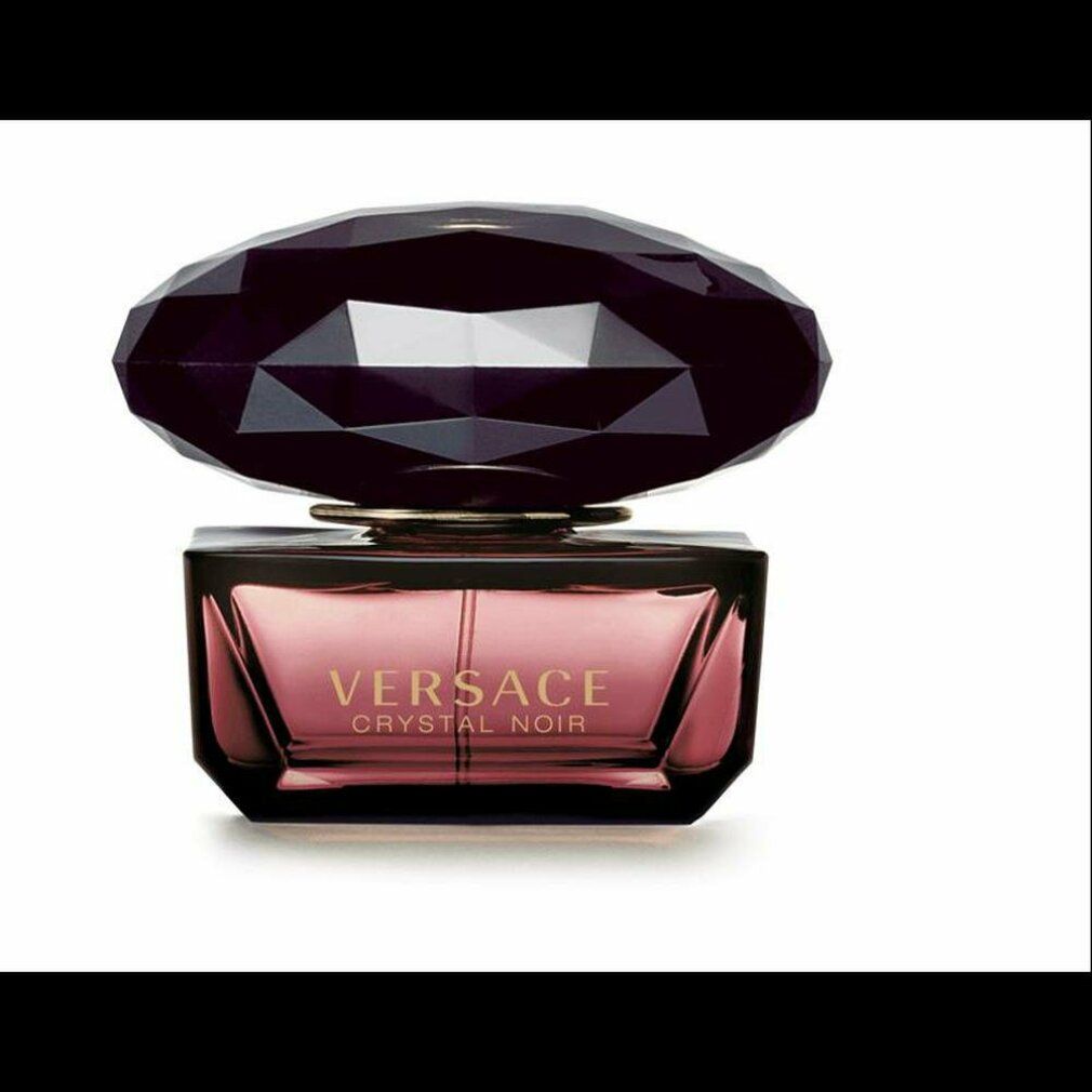 Flacon Versace Crystal Noir Eau de Toilette avec bouchon foncé facetté.
