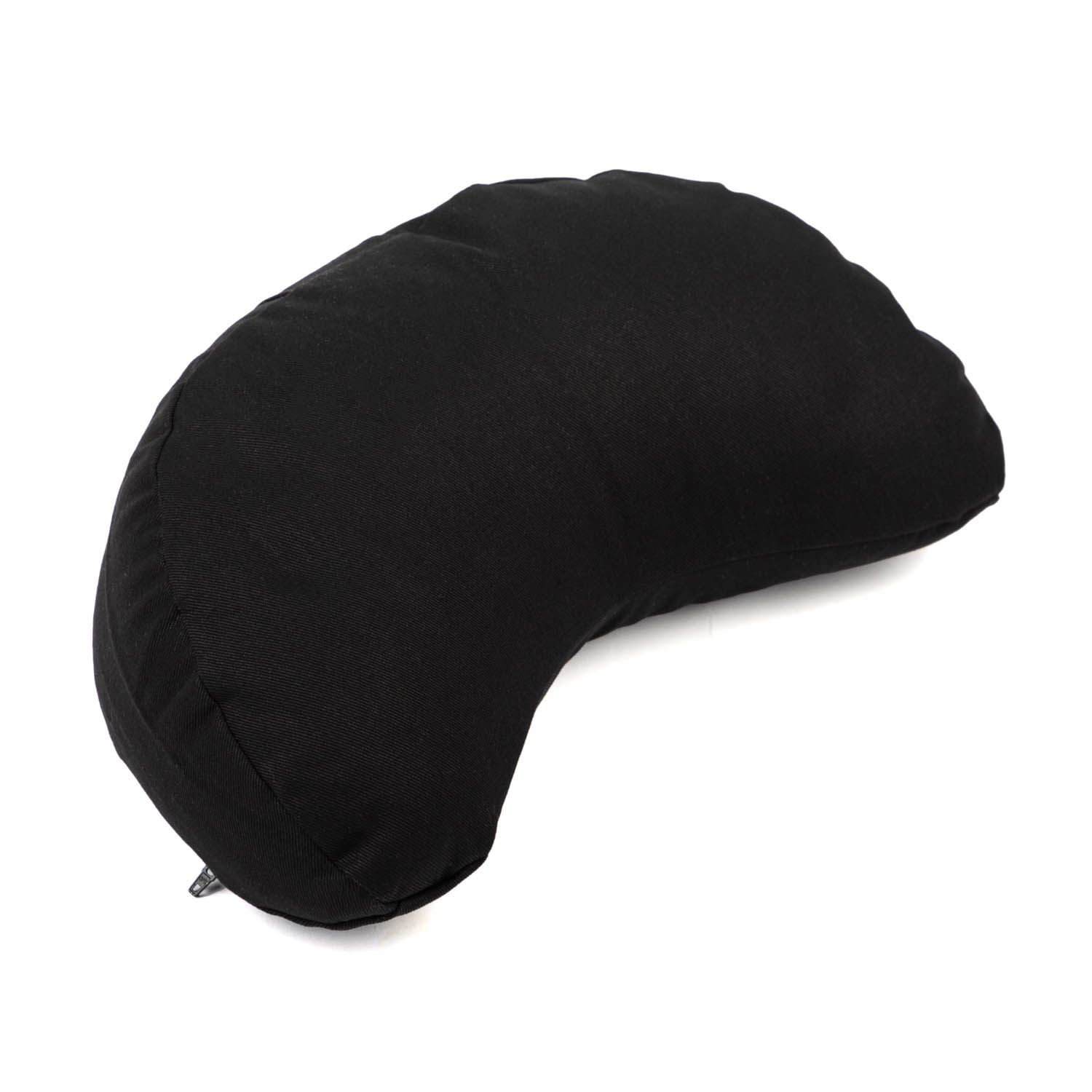 Coussin de méditation noir en forme de demi-lune en tissu.