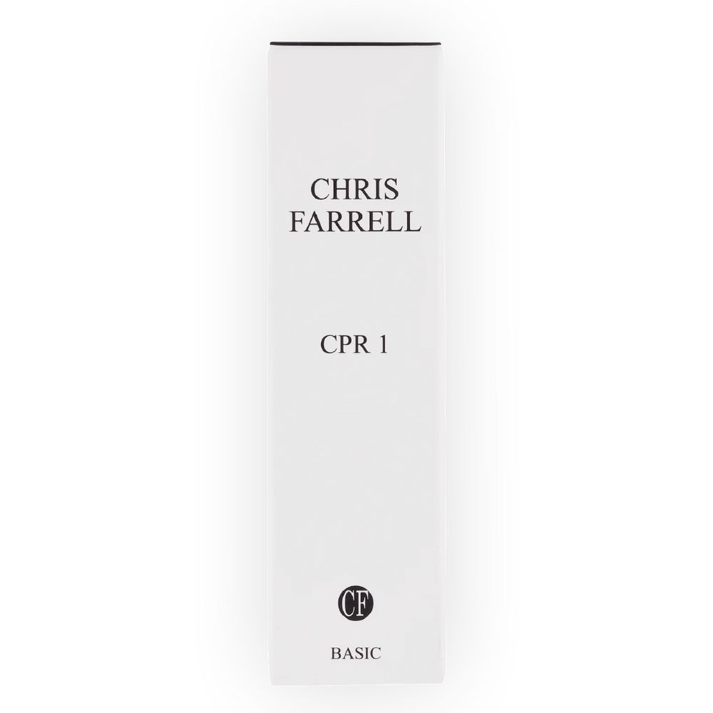Witte verpakking met zwarte tekst. Boven: CHRIS FARRELL. Midden: CPR 1. Onder: CF-logo en BASIC.