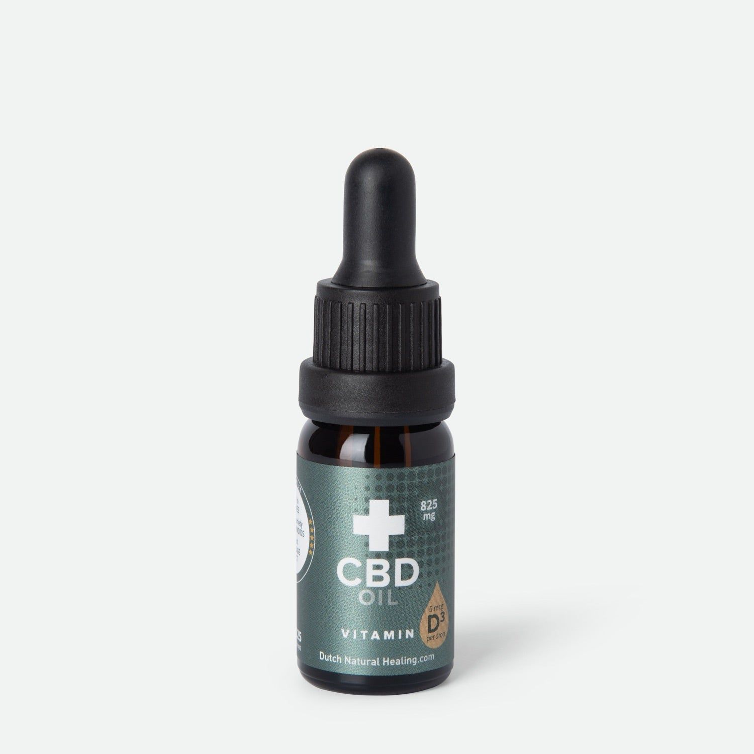 Bruine glazen fles met zwarte druppelaar. Etiket met CBD Oil, vitamine D3 en kruissymbool. Dutch Natural Healing.