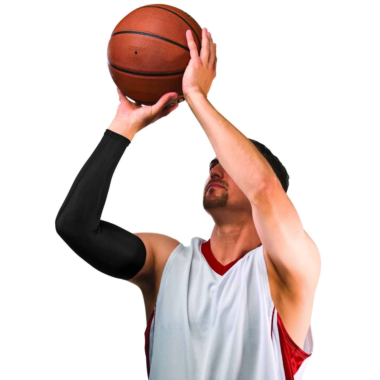 Joueur de basket-ball lançant le ballon. Manchon noir sur le bras. Débardeur blanc à bordure rouge.