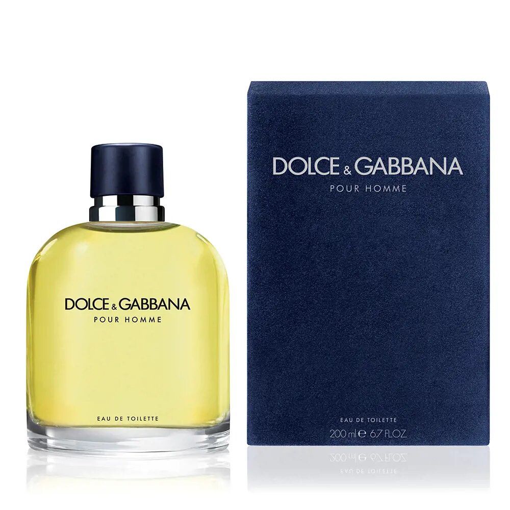 Flacon et boîte Dolce & Gabbana Pour Homme. Boîte bleue carrée, à côté, flacon rond en verre avec liquide jaune et bouchon noir.