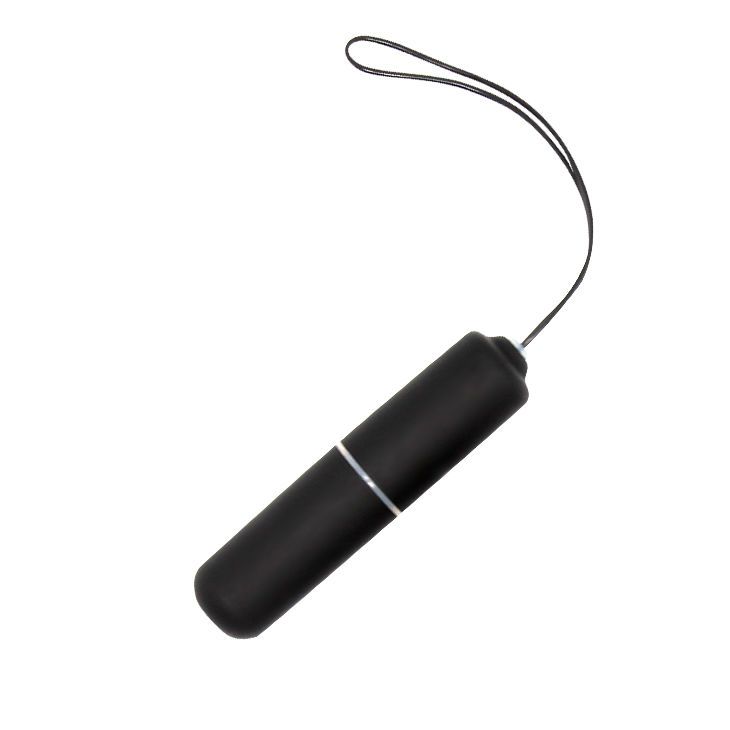 Bague de pénis noire avec picots et cordon, sur fond blanc.