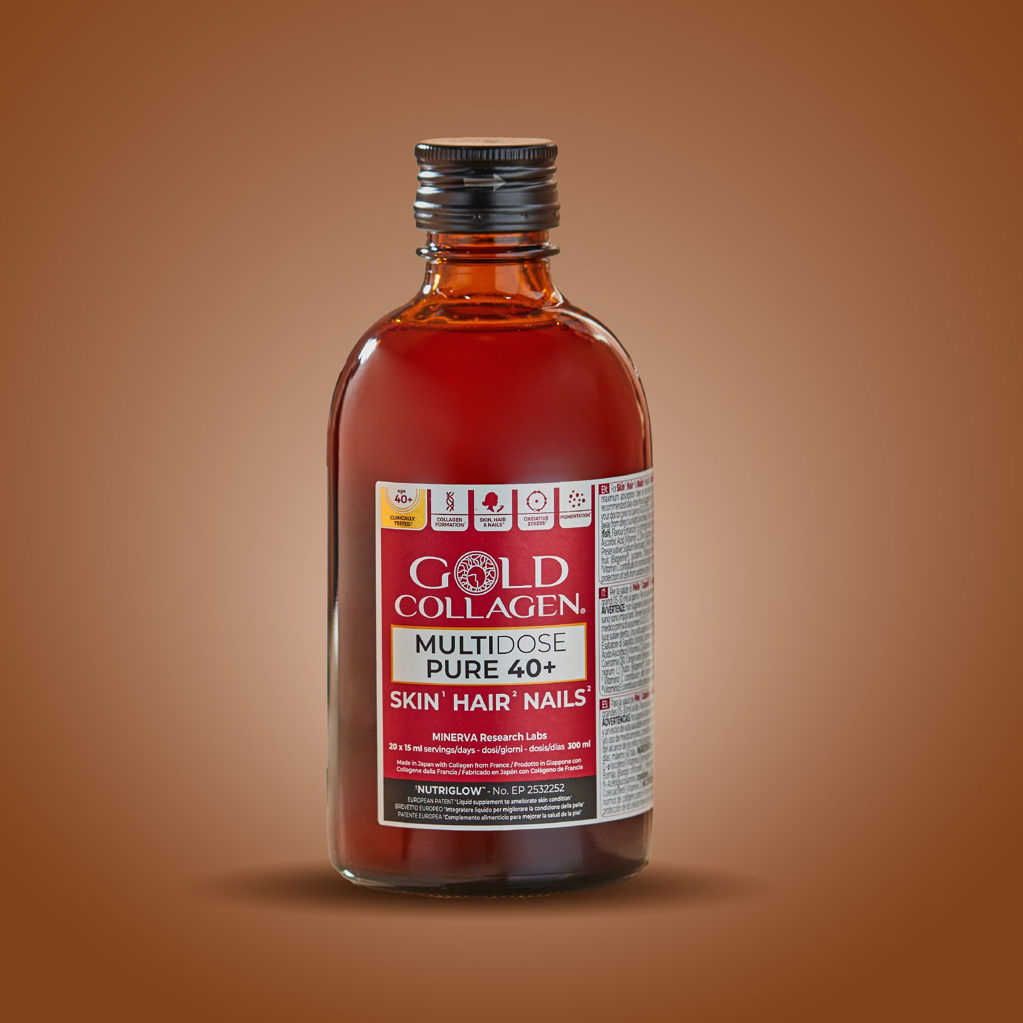 Bouteille Gold Collagen Multidose Pure 40+ sur fond neutre.
