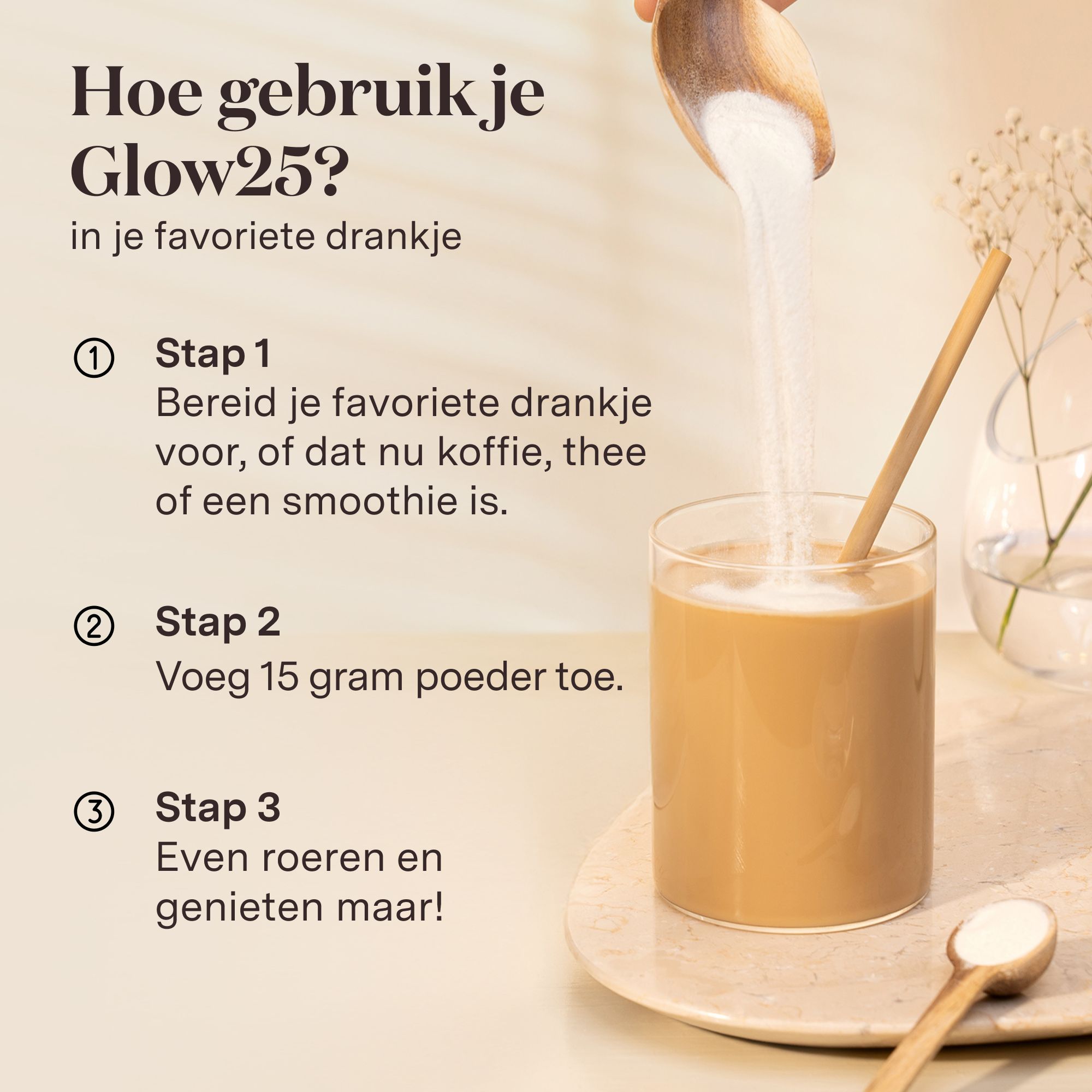 Vrouw houdt Glow25 Collagen Powder vast. Witte verpakking, gouden tekst. 450g.