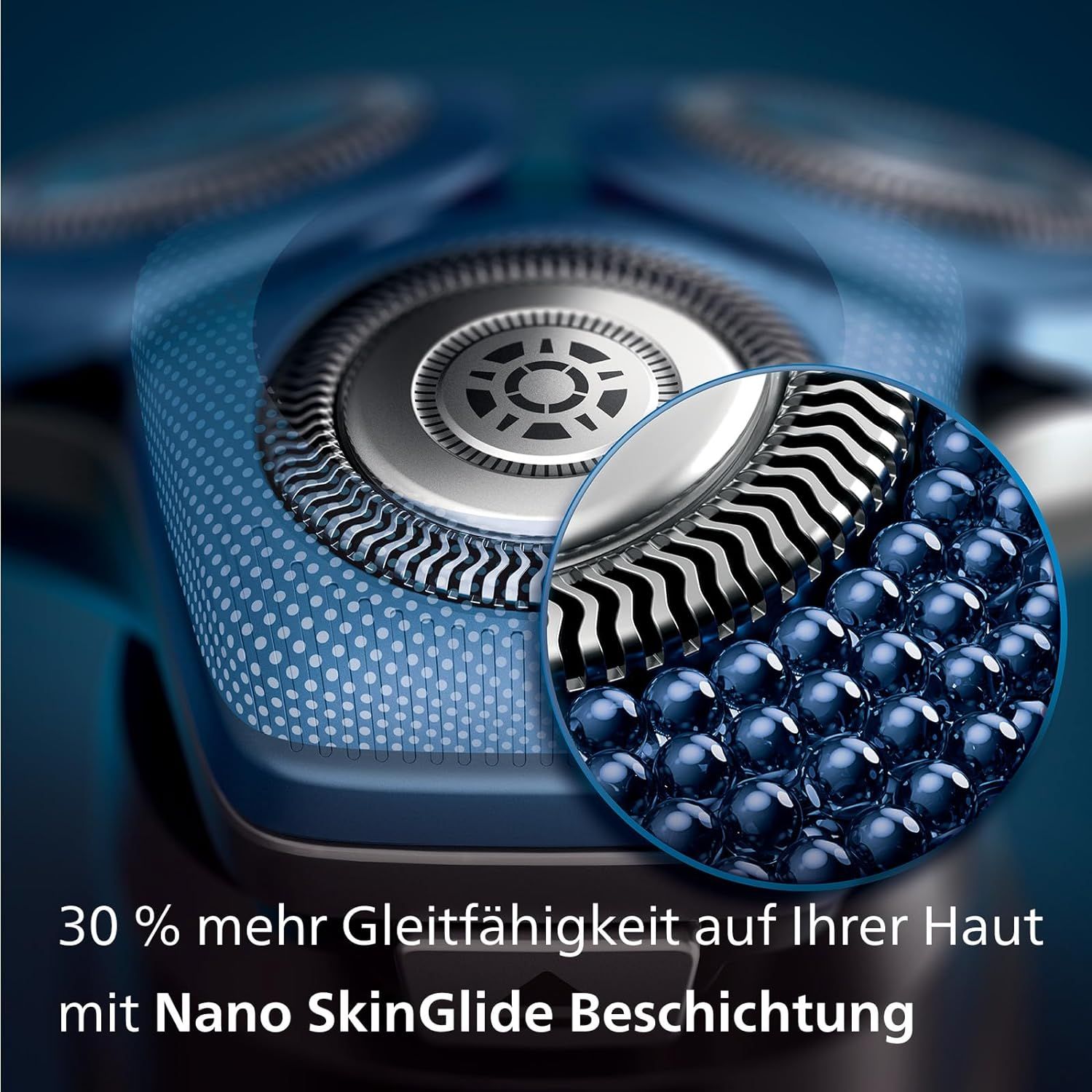 Gros plan des têtes de rasage. Surface bleue avec lames argentées. Texte : 30 % de glissement en plus sur votre peau avec le revêtement Nano SkinGlide.