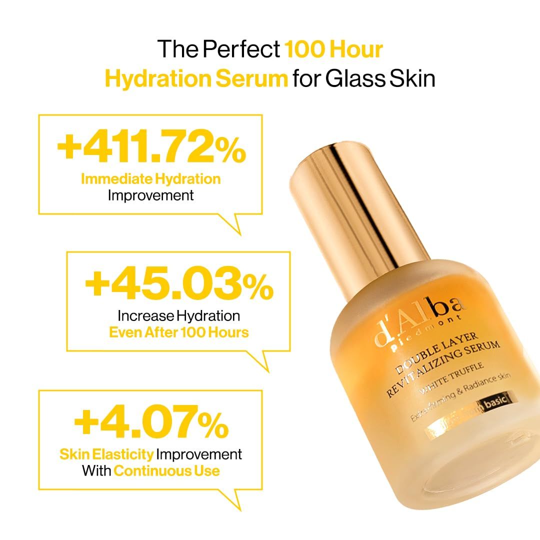 Flacon de sérum avec bouchon doré. Inscription : d'Alba, Double Layer Revitalizing Serum. Texte : Amélioration de l'hydratation et de l'élasticité.