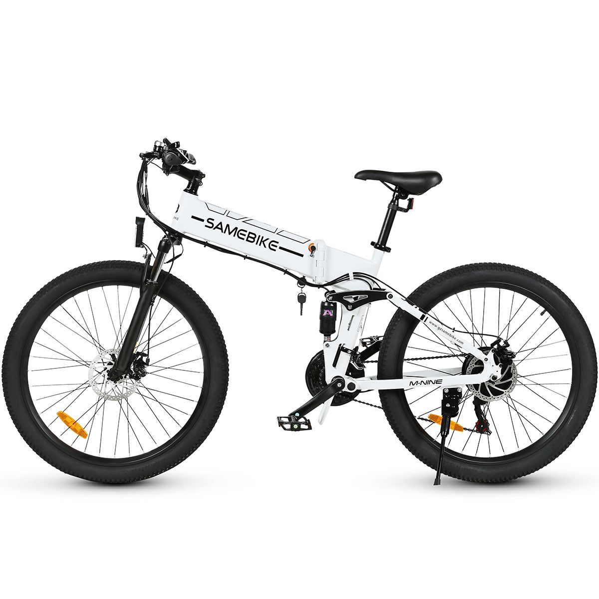 Vélo électrique pliable blanc et noir. Marque SAMEBIKE. Gros pneus, freins à disque. Détails : selle, guidon, pédales.