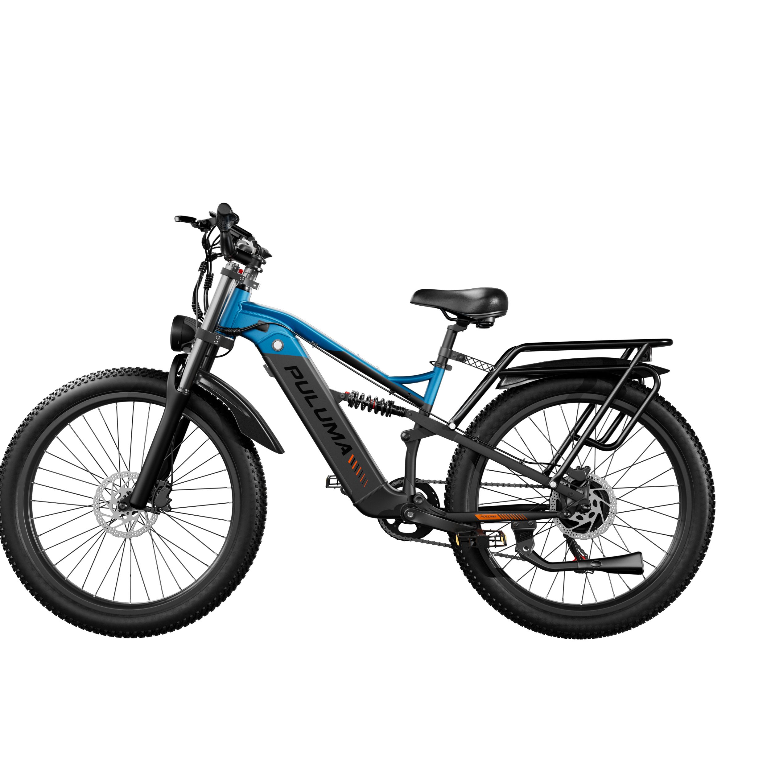 Blauw-zwarte elektrische mountainbike met brede banden en bagagedrager. PULUMA-logo op het frame.