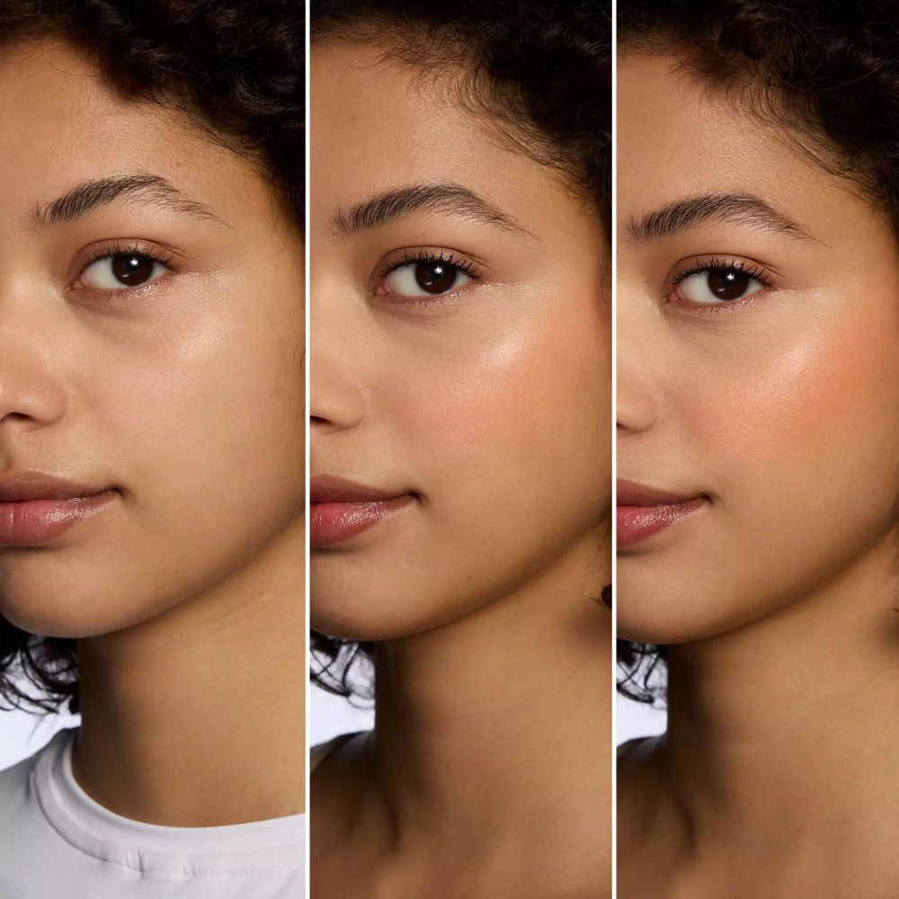 Trois visages d'une femme. À gauche sans blush, au milieu avec un léger blush, à droite avec un blush prononcé.
