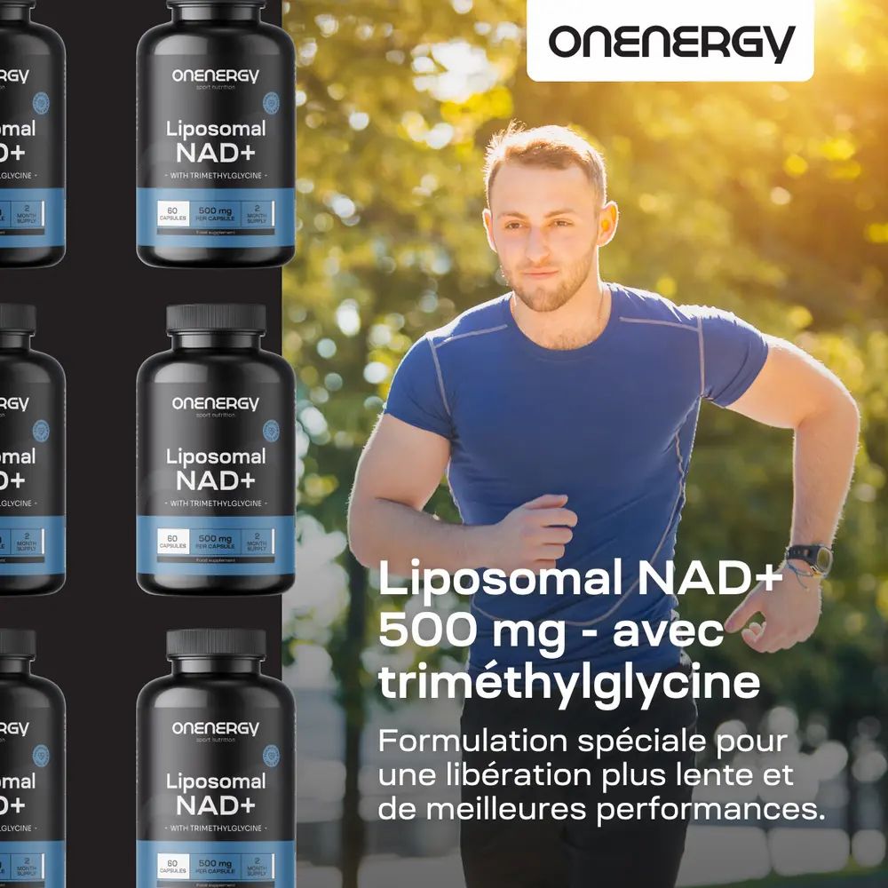 Homme courant. En arrière-plan, flacons OnEnergy Liposomale NAD+ avec Triméthylglycine. Texte: 500 mg, Triméthylglycine.