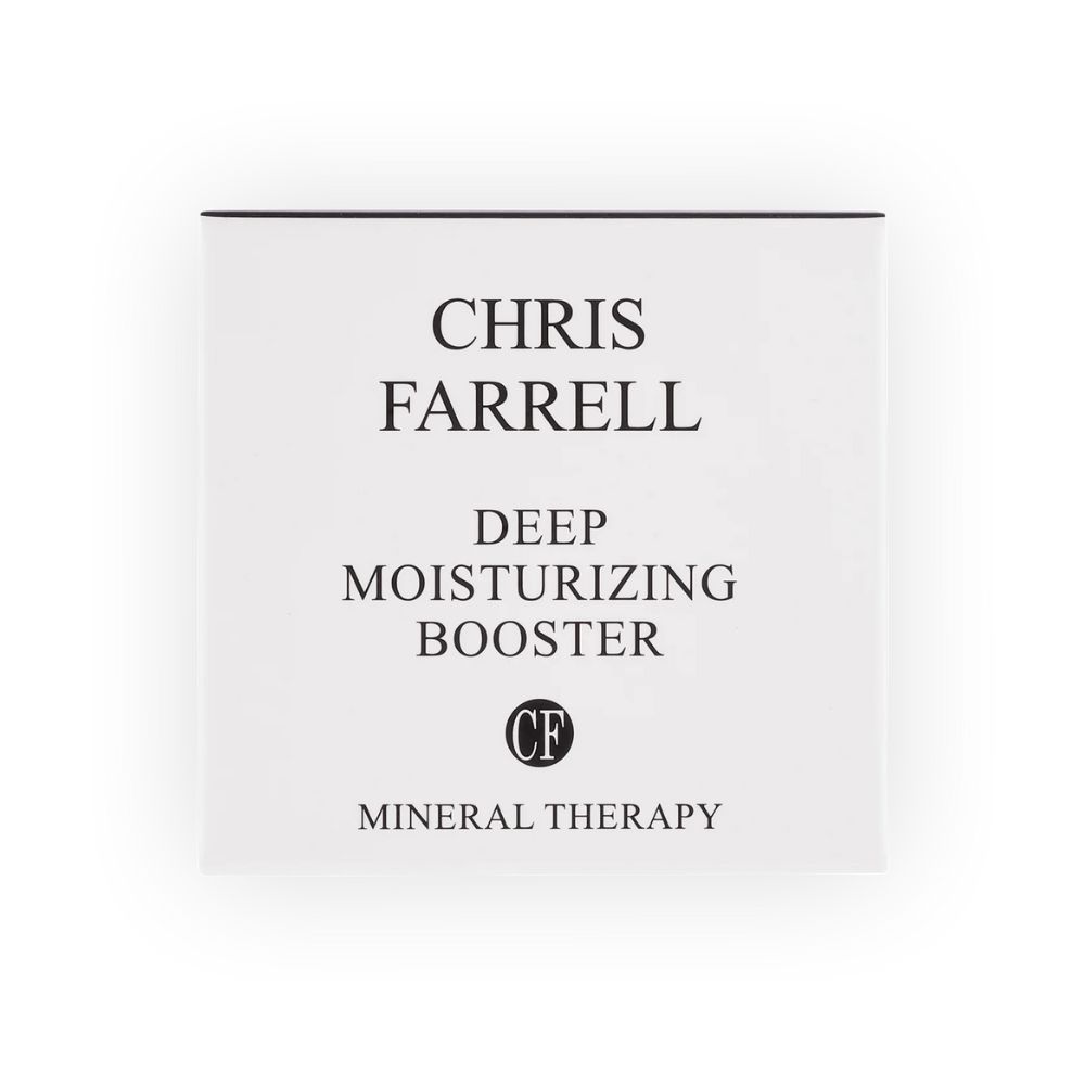 Emballage blanc avec texte noir. Inscription : CHRIS FARRELL, DEEP MOISTURIZING BOOSTER, logo CF, MINERAL THERAPY.
