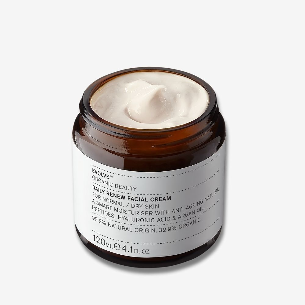Pot en verre ambré avec étiquette blanche, rempli de crème faciale blanche.
