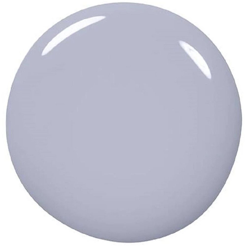 Essie nagellakkleur licht lavendel op ronde ondergrond.