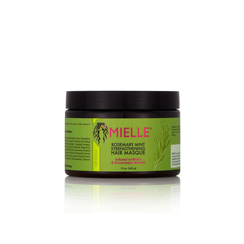 Mielle Rosemary Mint Strengthening Hair Masque dans un pot vert avec un couvercle noir.