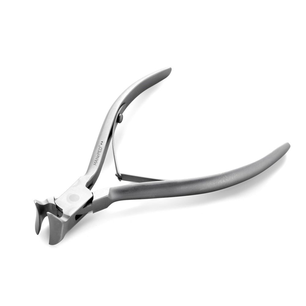 Outil gris à lames arrondies et poignées. Inscription MANePED. Sur fond blanc.