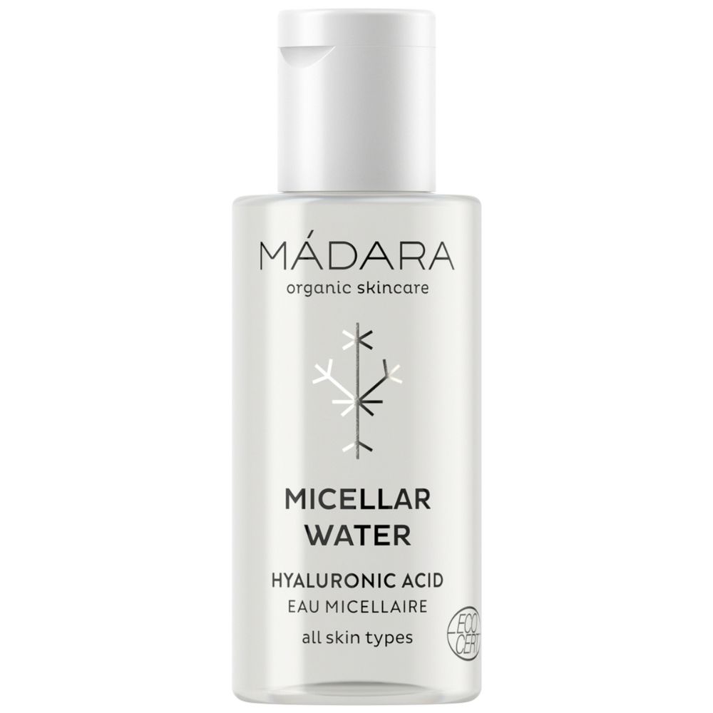 Flacon de Mizellenwasser avec bouchon blanc. Inscription : MÁDARA, Micellar Water, Acide Hyaluronique, Eau Micellaire, tous types de peau. Logo Ecocert.