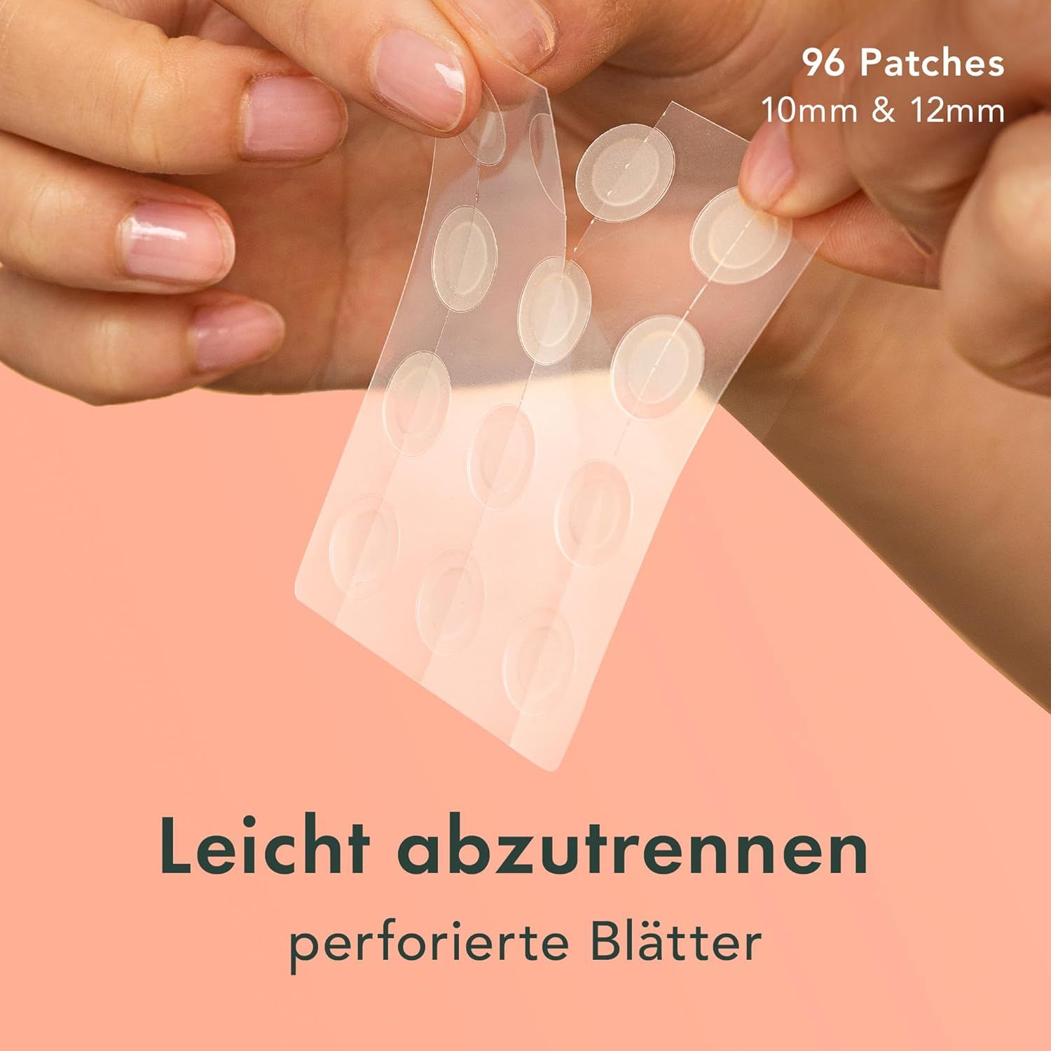 Vellen met transparante pleisters. Opschrift: 96 pleisters, 10mm & 12mm. Tekst: Gemakkelijk te verwijderen, geperforeerde vellen.