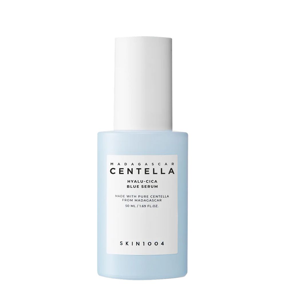 Flesje met blauw Hyalu-Cica Blue Serum van Centella.