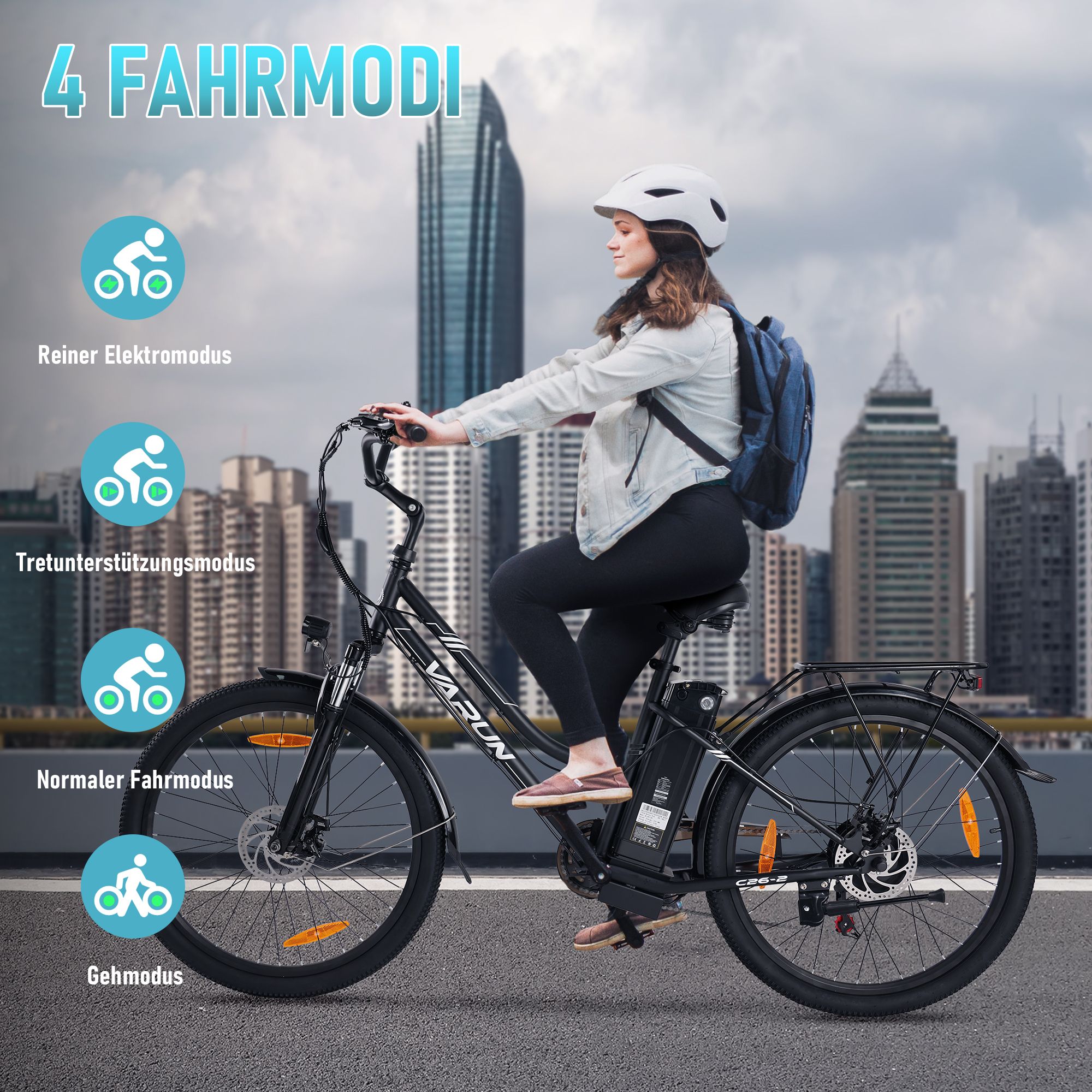 Zwarte e-bike VARUN C26-2. Vrouw op fiets. 4 modi: elektrisch, trapondersteuning, normaal, lopen. Stad op de achtergrond.