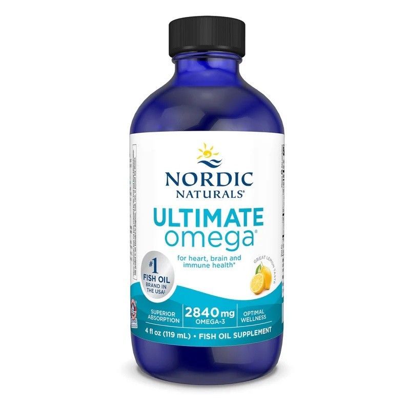 Bouteille bleue avec bouchon noir. Inscription: Nordic Naturals Ultimate Omega. Contient 2840 mg d'oméga-3. Complément d'huile de poisson.