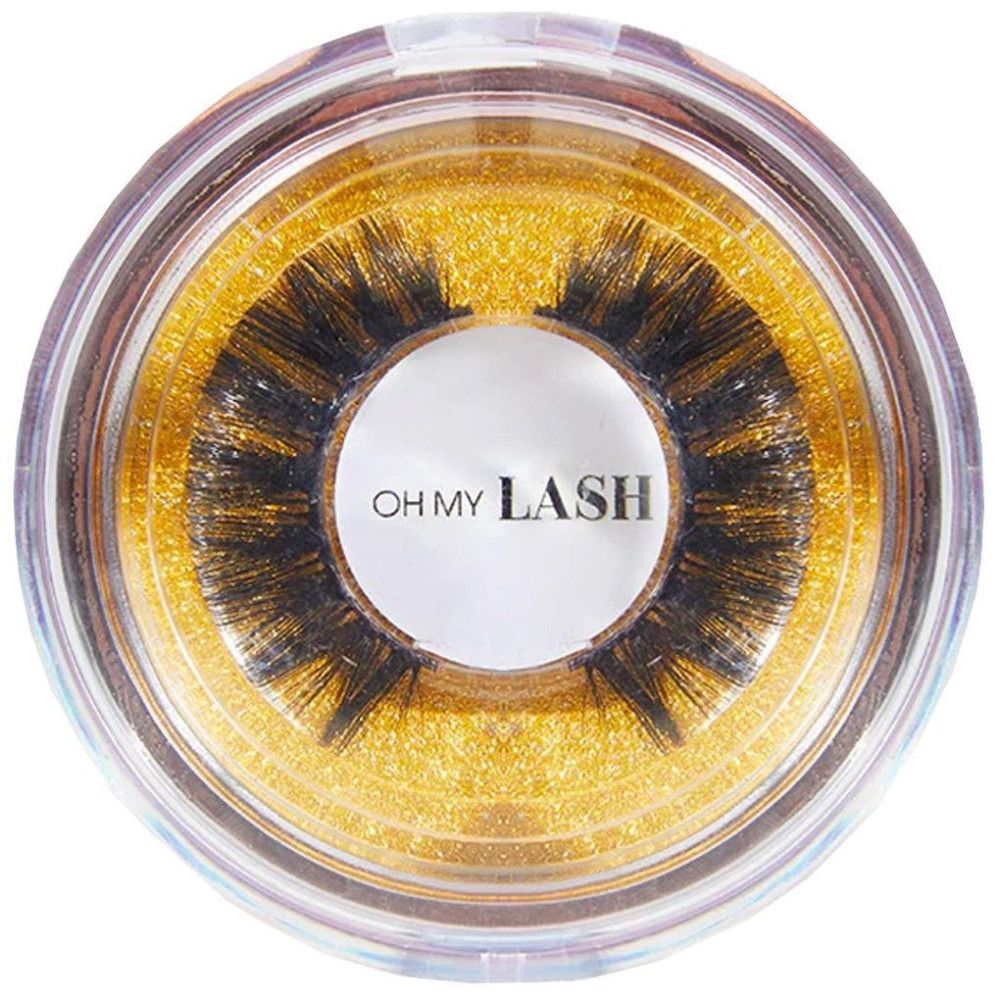 Faux cils dans un étui transparent. Inscription: OH MY LASH. Fond doré.