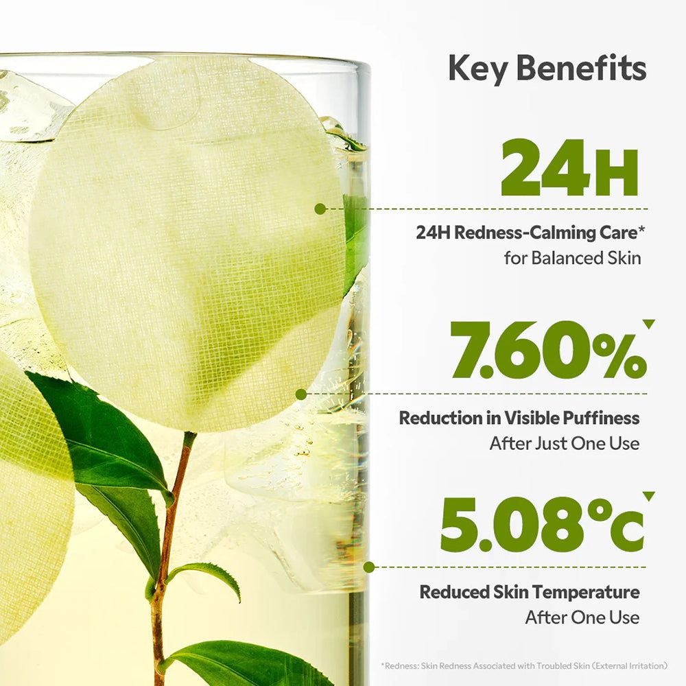 Pads TIRTIR Matcha Tea dans un verre avec glace et feuilles, avec avantages mis en évidence.