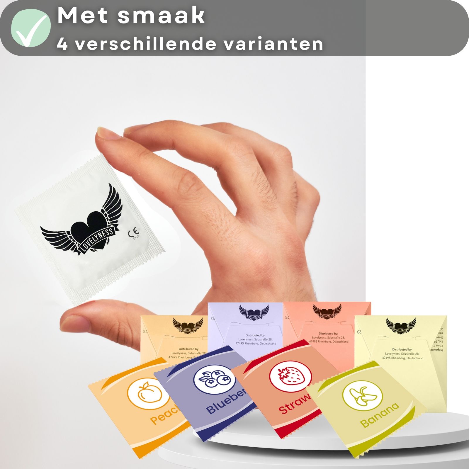 Condooms met smaak. 4 soorten. Individuele verpakking. Hand houdt condoom. Logo met vleugels en hart.