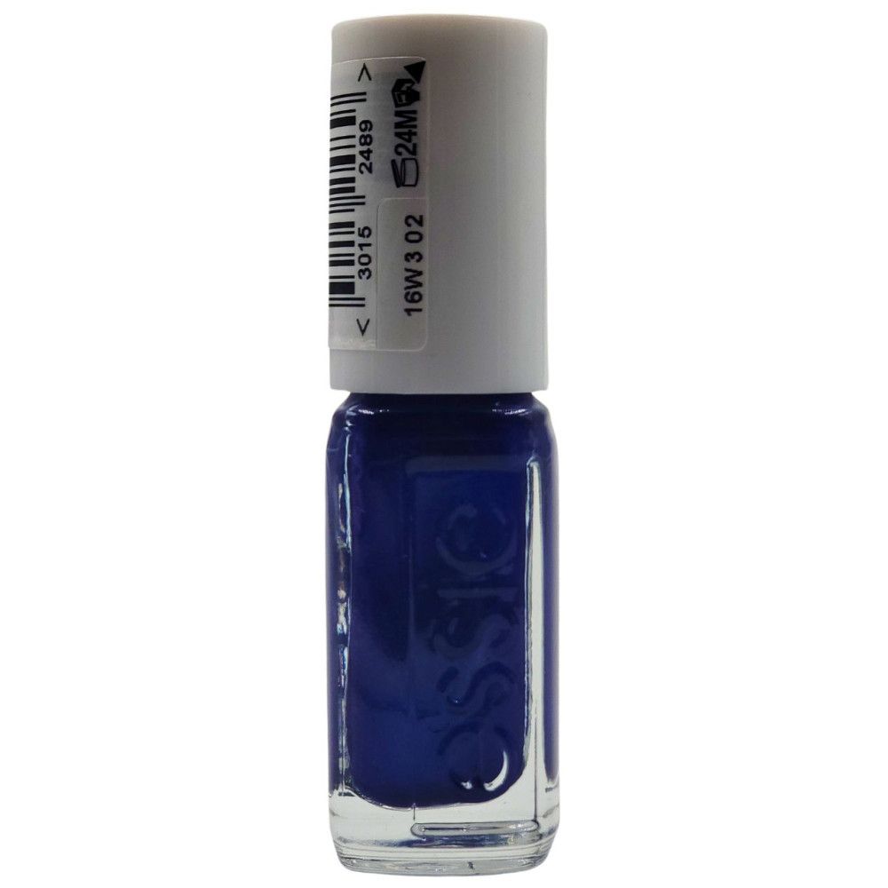 Petite bouteille de vernis à ongles bleu avec bouchon blanc. Code-barres et informations.